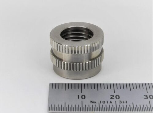 平目ローレット付インサートナット